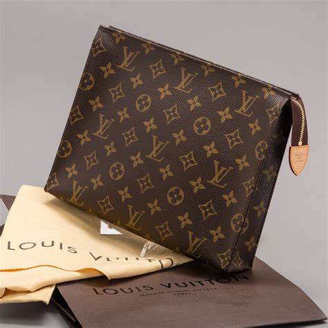 toiletry pouch 26 louis vuitton